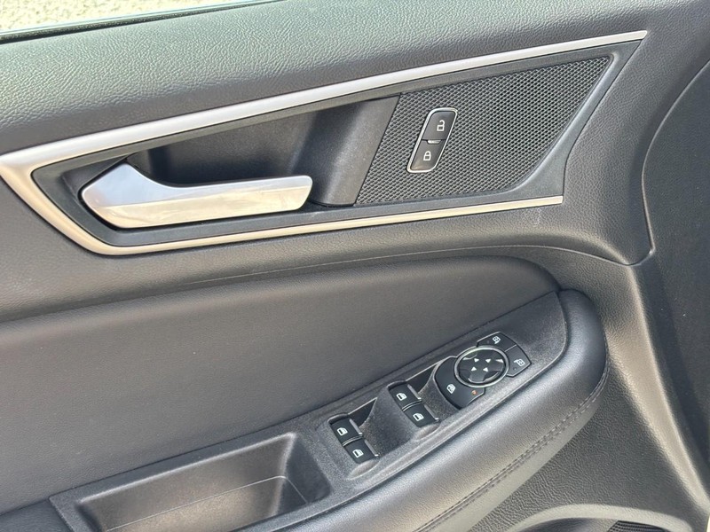 Ford Edge Vehicle Image 18
