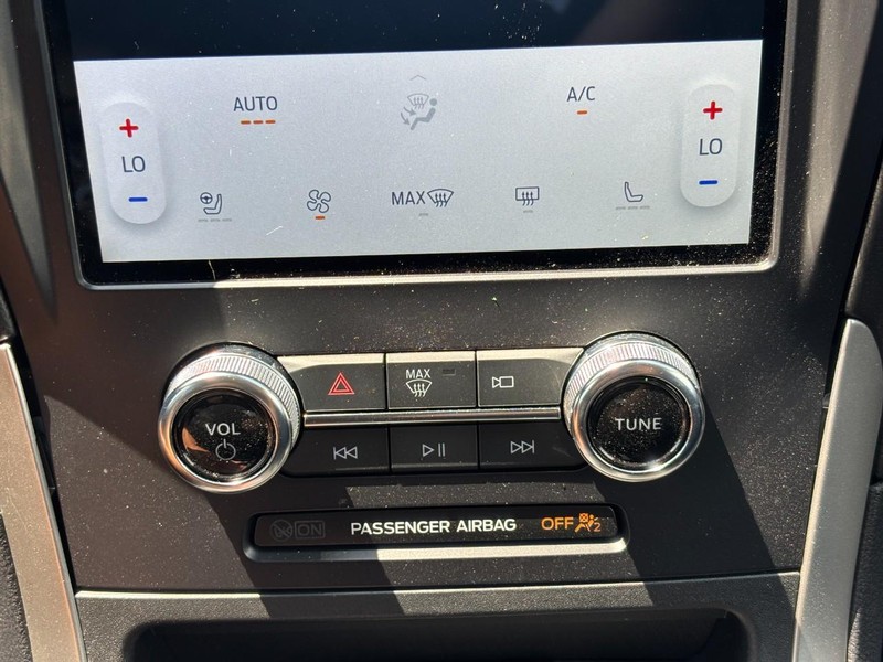 Ford Edge Vehicle Image 24