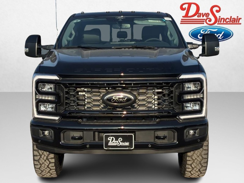 Ford Super Duty F-250 SRW Vehicle Full-screen Gallery Image 02