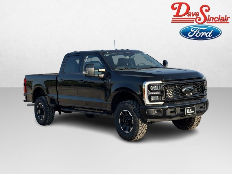 Ford Super Duty F-250 SRW Vehicle Full-screen Gallery Image 04