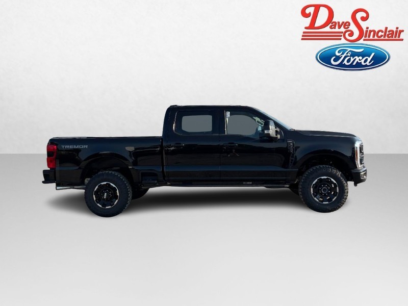 Ford Super Duty F-250 SRW Vehicle Full-screen Gallery Image 05