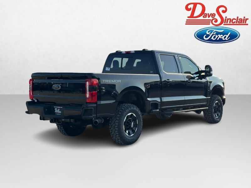 Ford Super Duty F-250 SRW Vehicle Full-screen Gallery Image 07