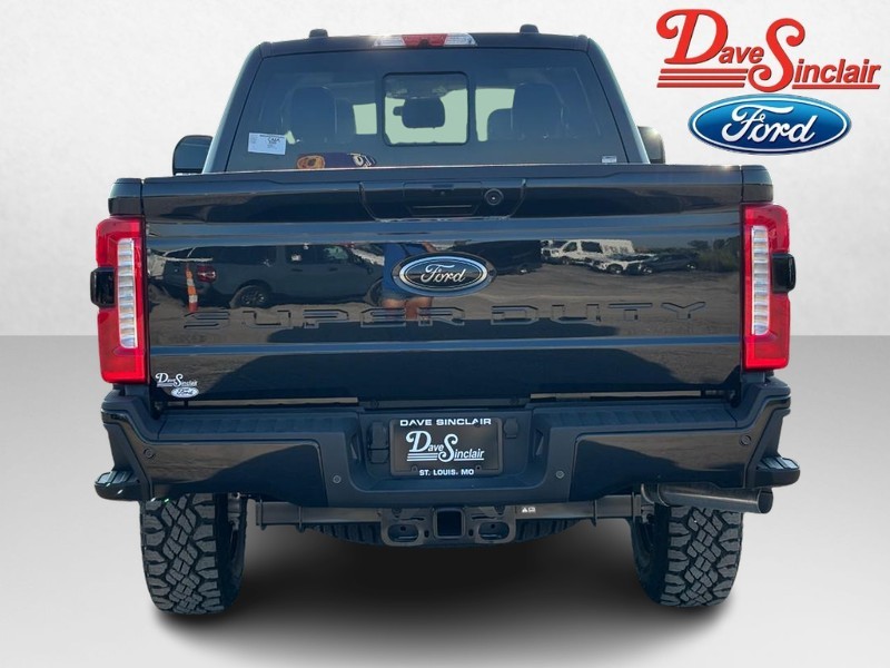 Ford Super Duty F-250 SRW Vehicle Full-screen Gallery Image 08
