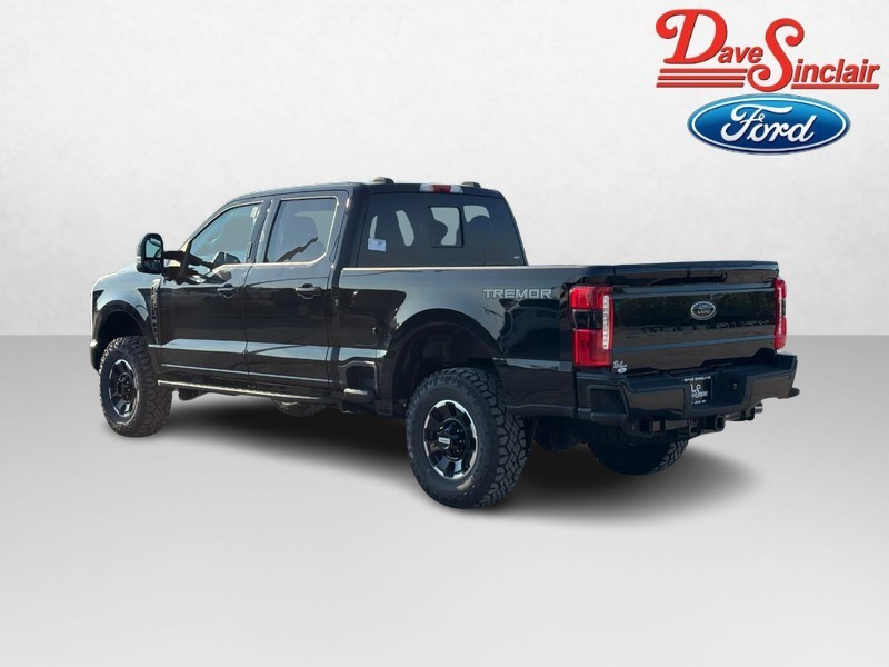Ford Super Duty F-250 SRW Vehicle Full-screen Gallery Image 09