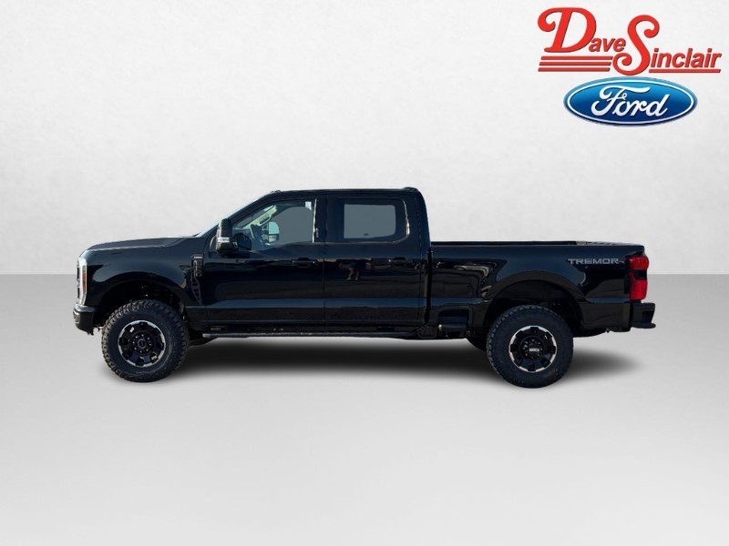 Ford Super Duty F-250 SRW Vehicle Full-screen Gallery Image 10