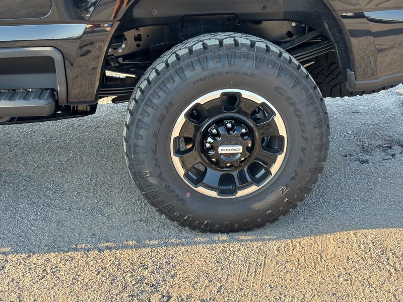 Ford Super Duty F-250 SRW Vehicle Full-screen Gallery Image 12