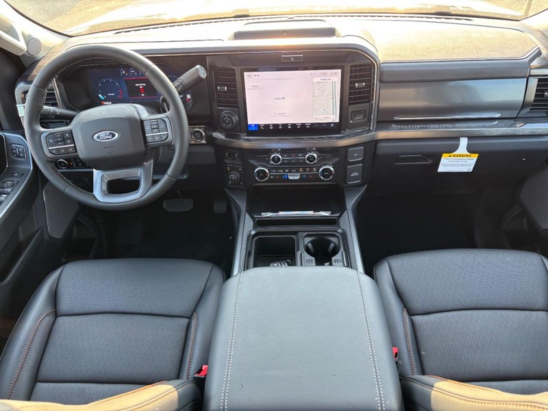 Ford Super Duty F-250 SRW Vehicle Full-screen Gallery Image 15