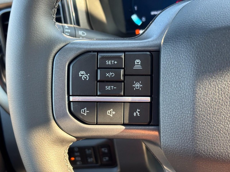 Ford Super Duty F-250 SRW Vehicle Full-screen Gallery Image 19