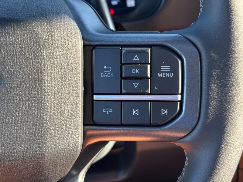 Ford Super Duty F-250 SRW Vehicle Full-screen Gallery Image 20
