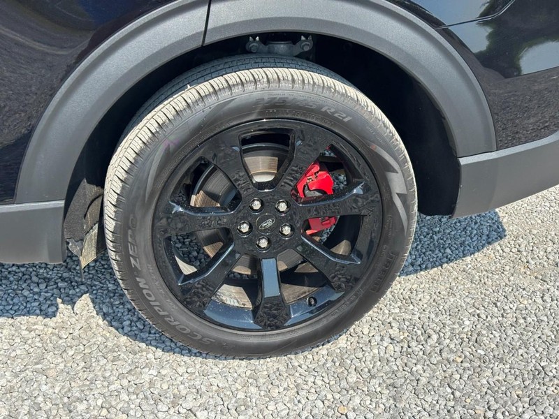 Ford Explorer Vehicle Full-screen Gallery Image 12
