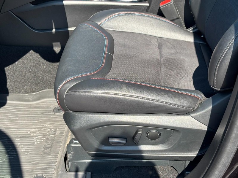 Ford Explorer Vehicle Full-screen Gallery Image 18