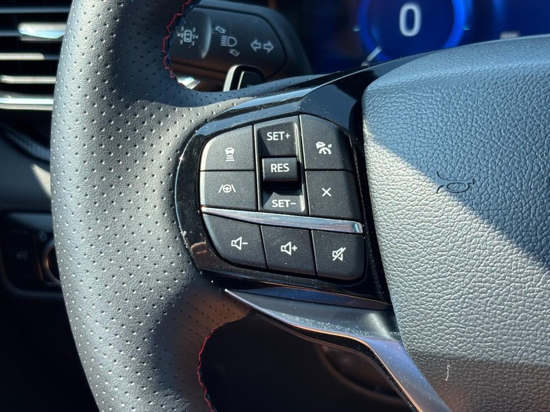 Ford Explorer Vehicle Full-screen Gallery Image 20