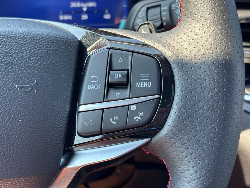 Ford Explorer Vehicle Full-screen Gallery Image 21