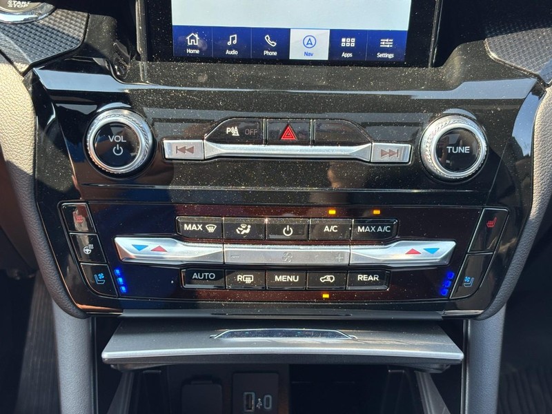 Ford Explorer Vehicle Full-screen Gallery Image 26