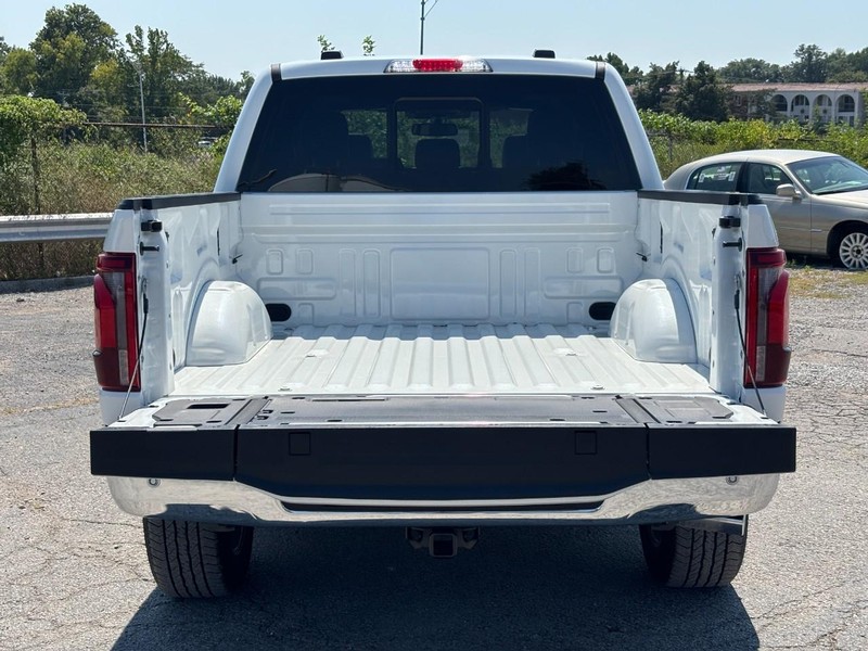 Ford F-150 Vehicle Full-screen Gallery Image 11