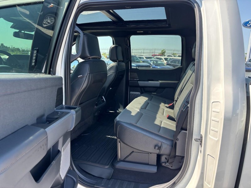 Ford F-150 Vehicle Full-screen Gallery Image 13