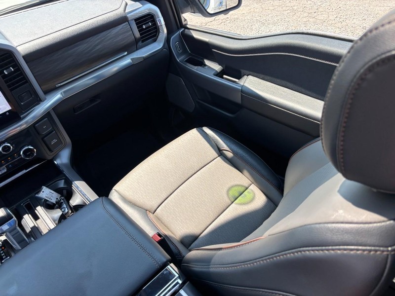 Ford F-150 Vehicle Full-screen Gallery Image 16
