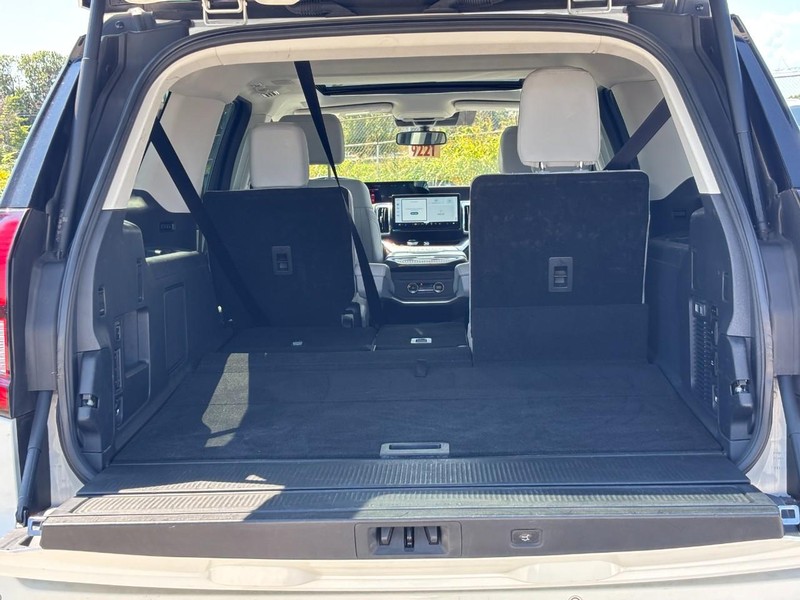 Ford Expedition Max Vehicle Image 11