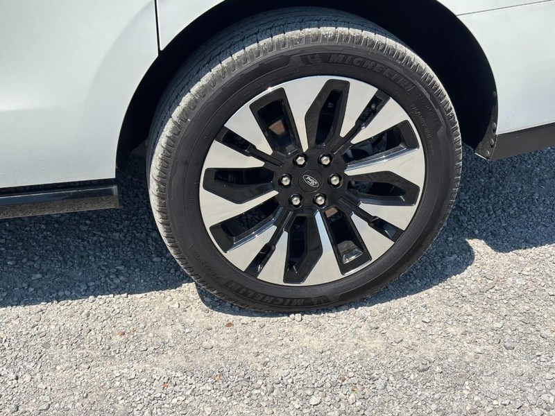 Ford Expedition Max Vehicle Image 12