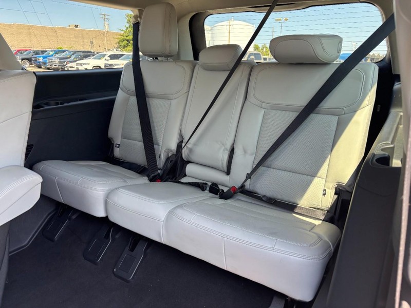 Ford Expedition Max Vehicle Image 13