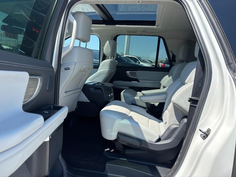 Ford Expedition Max Vehicle Image 14
