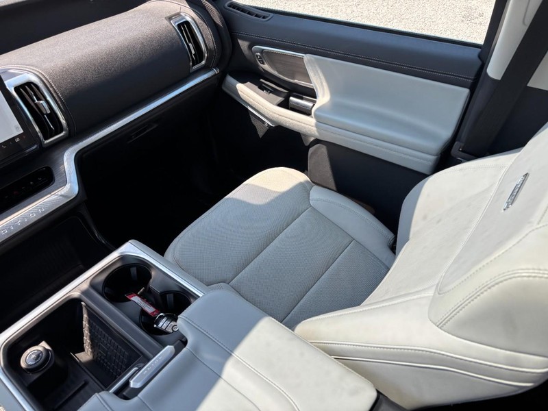 Ford Expedition Max Vehicle Image 17