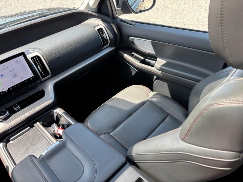 Ford Expedition Vehicle Image 17
