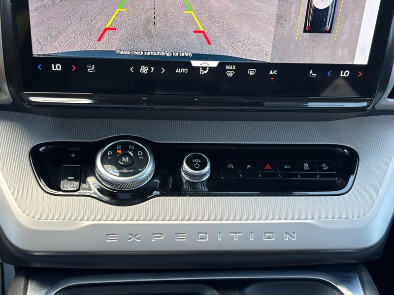 Ford Expedition Vehicle Image 26