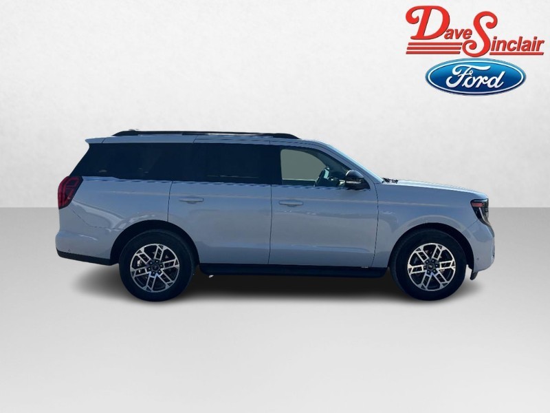 Ford Expedition Vehicle Full-screen Gallery Image 05