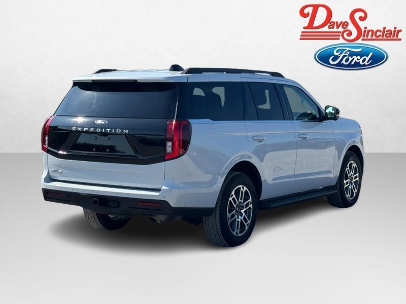 Ford Expedition Vehicle Full-screen Gallery Image 07