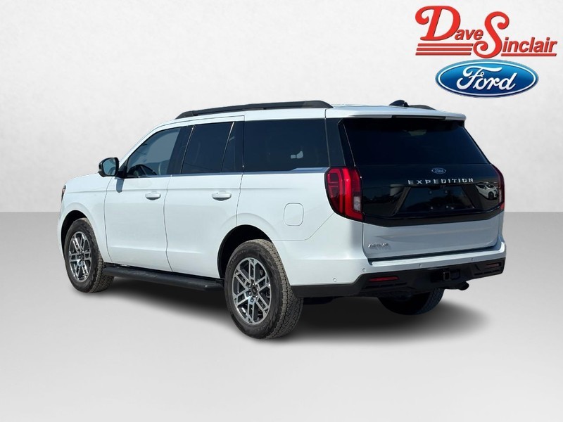 Ford Expedition Vehicle Full-screen Gallery Image 09