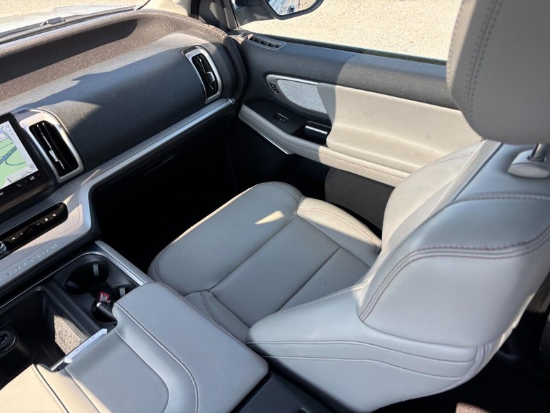 Ford Expedition Vehicle Full-screen Gallery Image 17