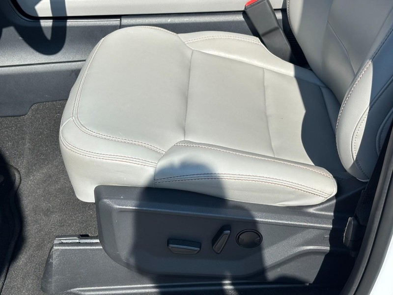 Ford Expedition Vehicle Full-screen Gallery Image 18