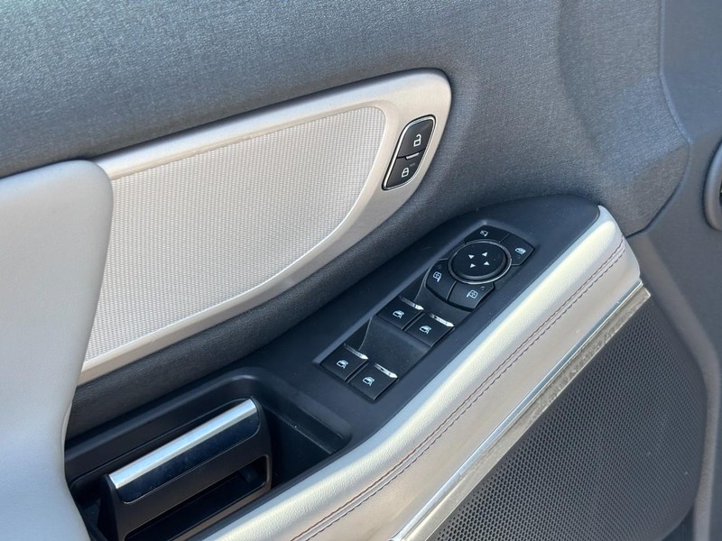 Ford Expedition Vehicle Full-screen Gallery Image 19