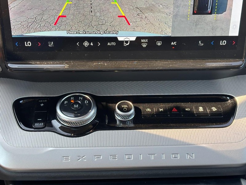 Ford Expedition Vehicle Full-screen Gallery Image 26