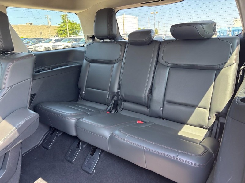Ford Expedition Vehicle Image 13