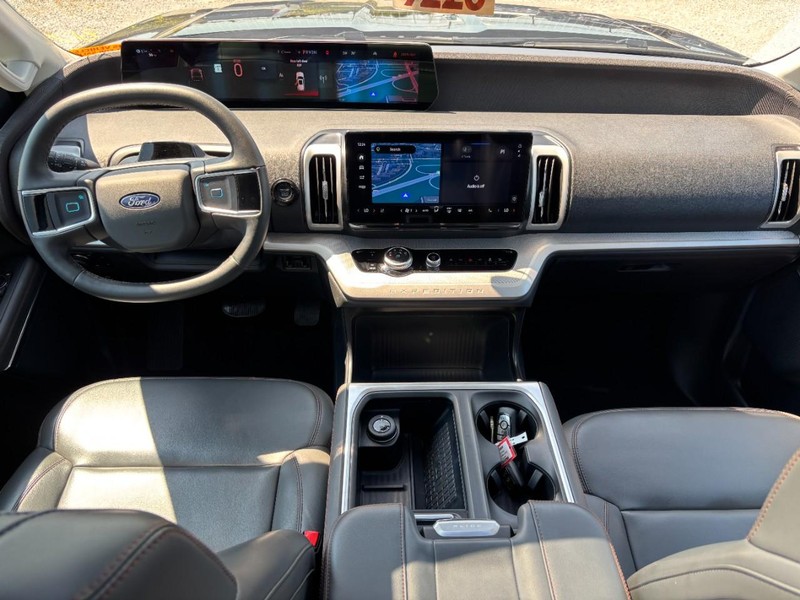Ford Expedition Vehicle Image 16