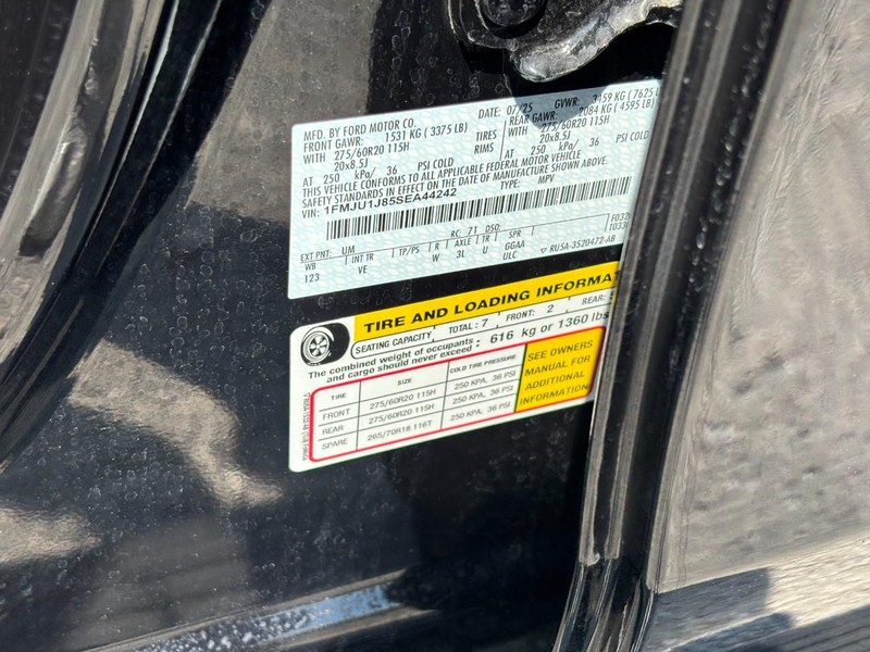 Ford Expedition Vehicle Image 26