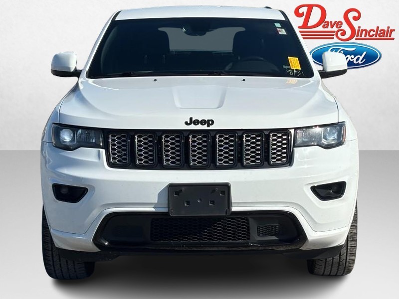 Jeep Grand Cherokee Vehicle Image 02