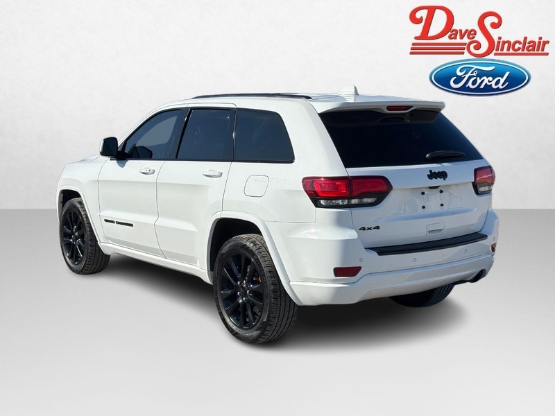 Jeep Grand Cherokee Vehicle Image 09