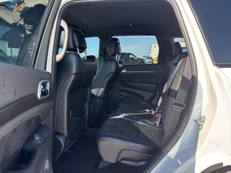 Jeep Grand Cherokee Vehicle Image 13