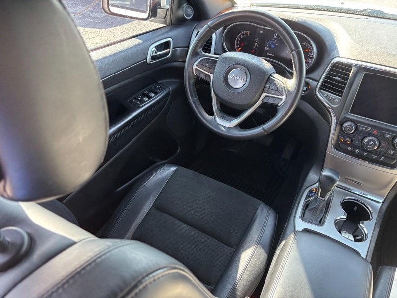 Jeep Grand Cherokee Vehicle Image 14