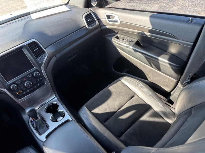 Jeep Grand Cherokee Vehicle Image 16