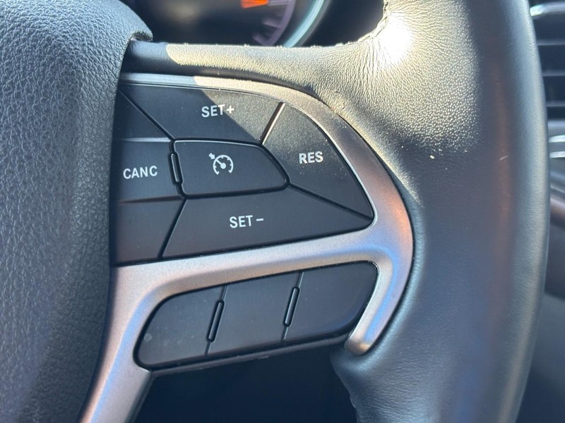 Jeep Grand Cherokee Vehicle Image 20