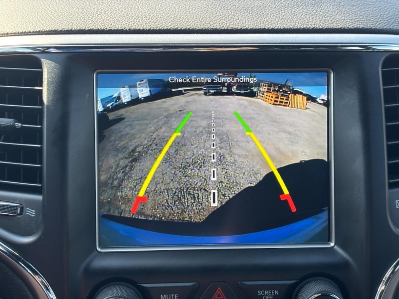 Jeep Grand Cherokee Vehicle Image 23