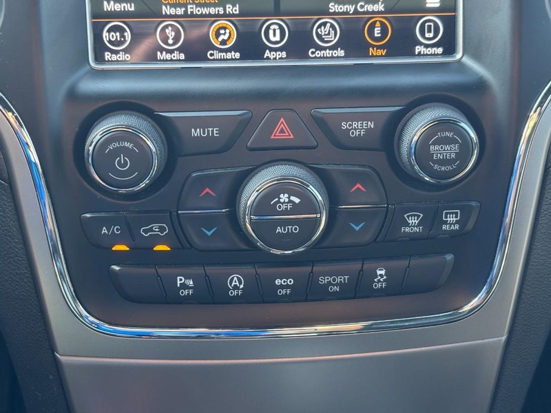 Jeep Grand Cherokee Vehicle Image 24
