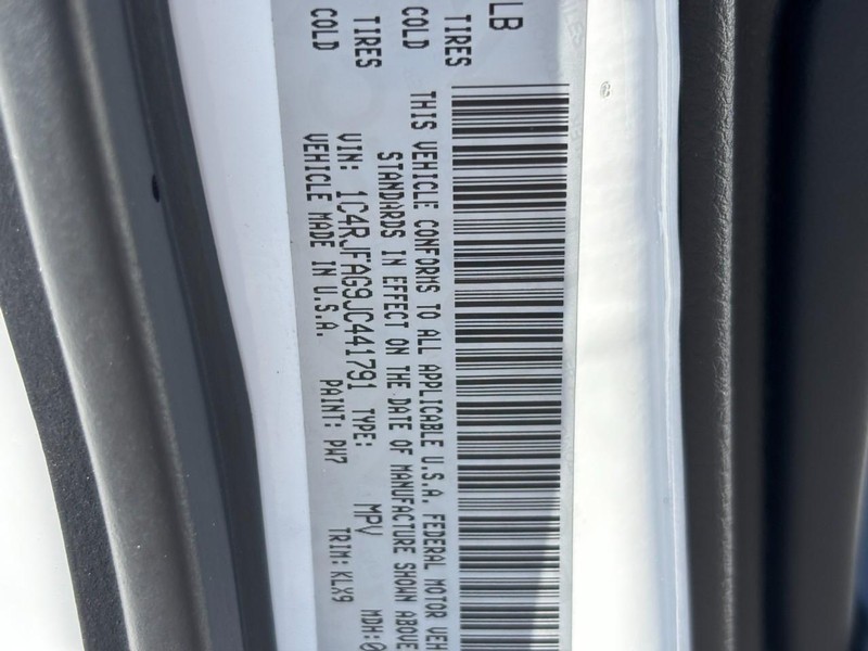 Jeep Grand Cherokee Vehicle Image 25