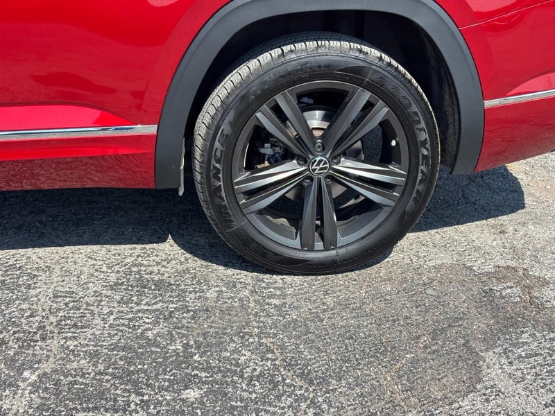 Volkswagen Atlas Vehicle Full-screen Gallery Image 12