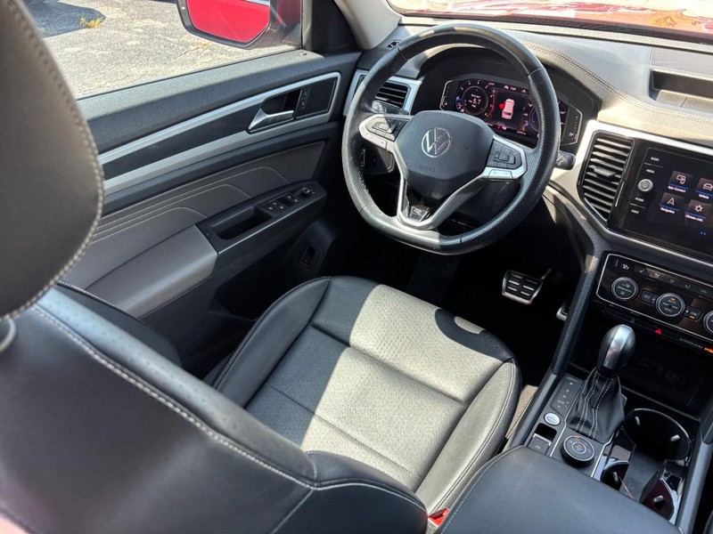 Volkswagen Atlas Vehicle Full-screen Gallery Image 15