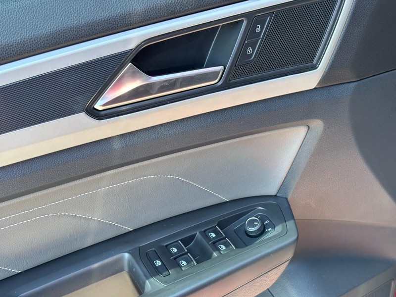 Volkswagen Atlas Vehicle Full-screen Gallery Image 19